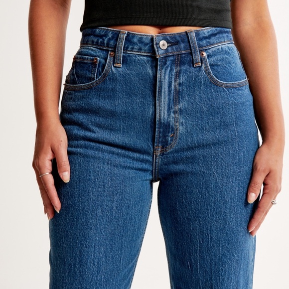 Abercrombie Curve Love High Rise 90s Relaxed Jean - Picture 3 of 4